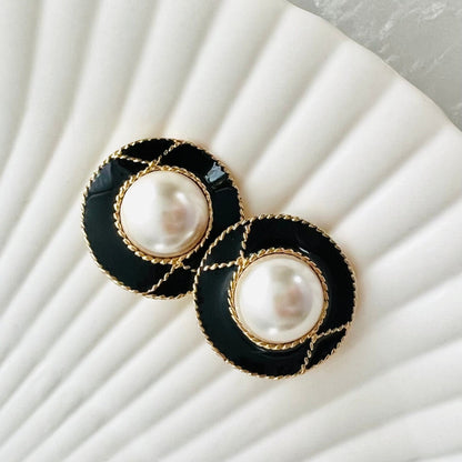 Vintage Clip-On Earrings / Black Shiny Enamel and Pearl Earrings / Retro Jewelry / Round, Classic Vintage Jewelry