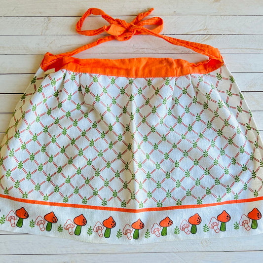 Vintage Mushroom Apron / Cute Retro 70s Waist Apron / Kitschy Kitchen and Cooking